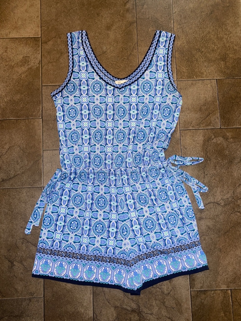 Max Studio Blue Print Sleeveless Short Loose Fit Short Romper Size Medium